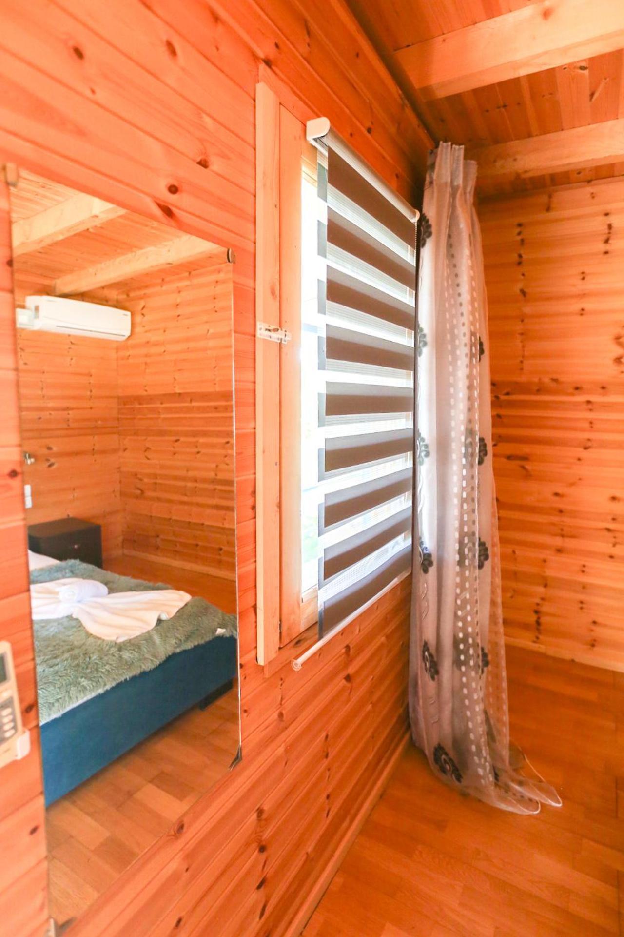 Motel Holiwood Himare Esterno foto