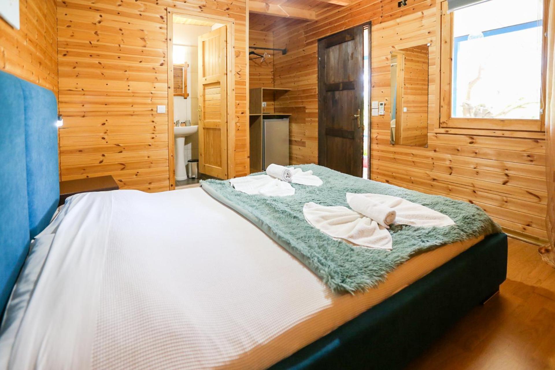 Motel Holiwood Himare Esterno foto