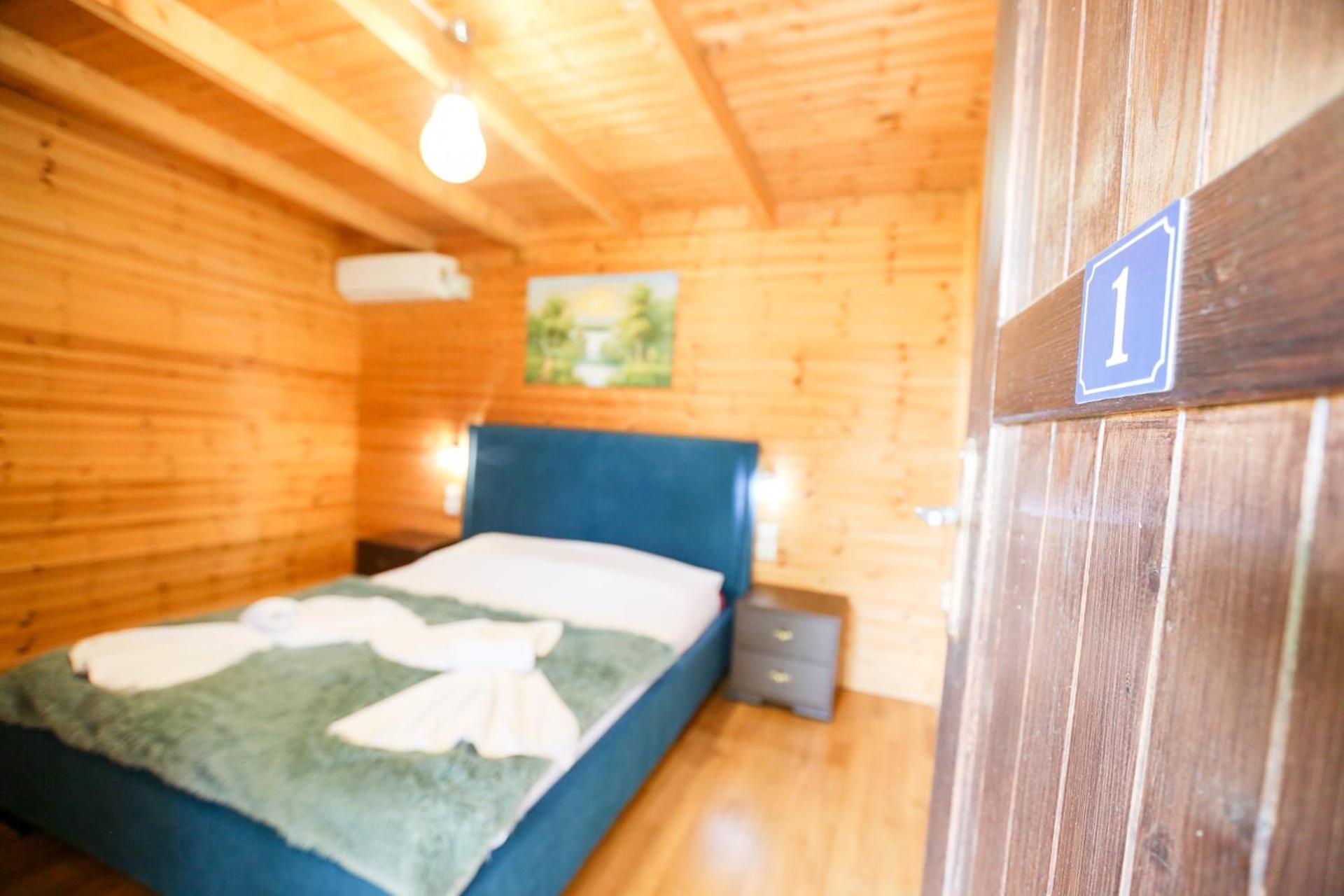 Motel Holiwood Himare Esterno foto